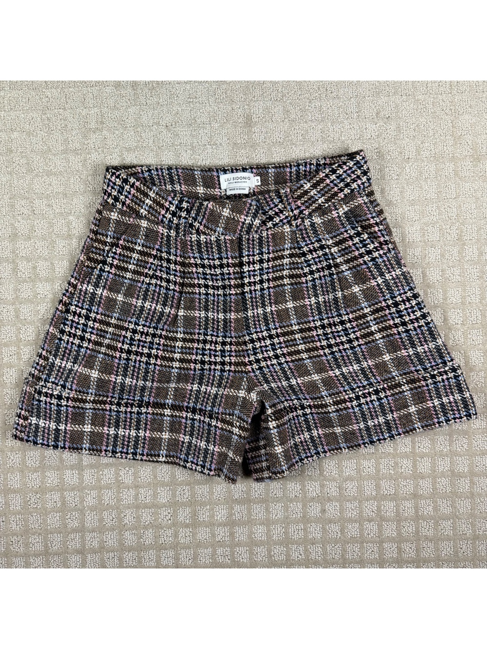 Lili Sidonio plaid shorts small